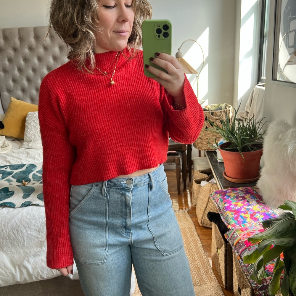 Red Cropped Ribbed Knit Sweater - Picture 2 of 5